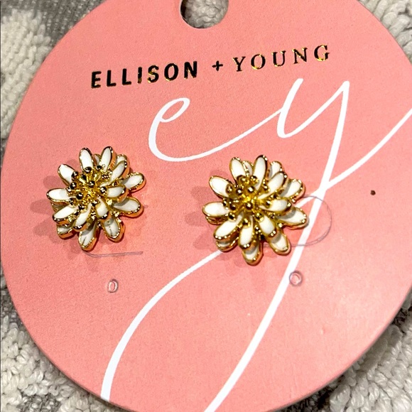 NEW INVENTORY - 💎 Double Bloom Daisy Earrings for pierced ears. - Picture 2 of 4